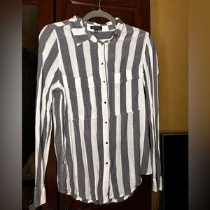 Dynamite Linen Grey & White Striped Long Sleeve Button-down. Size M.